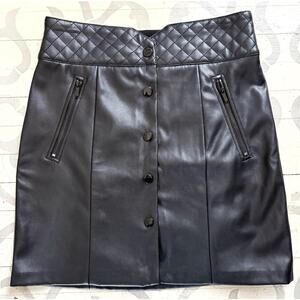 Carmen Marc Valvo Women's Size 4 Black Quilted Faux Leather Mini Skirt